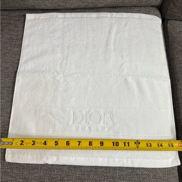 DIOR Prestige Lifestyle Set White Vanity Pouch Cotton Face Towel - Picture 14 of 16